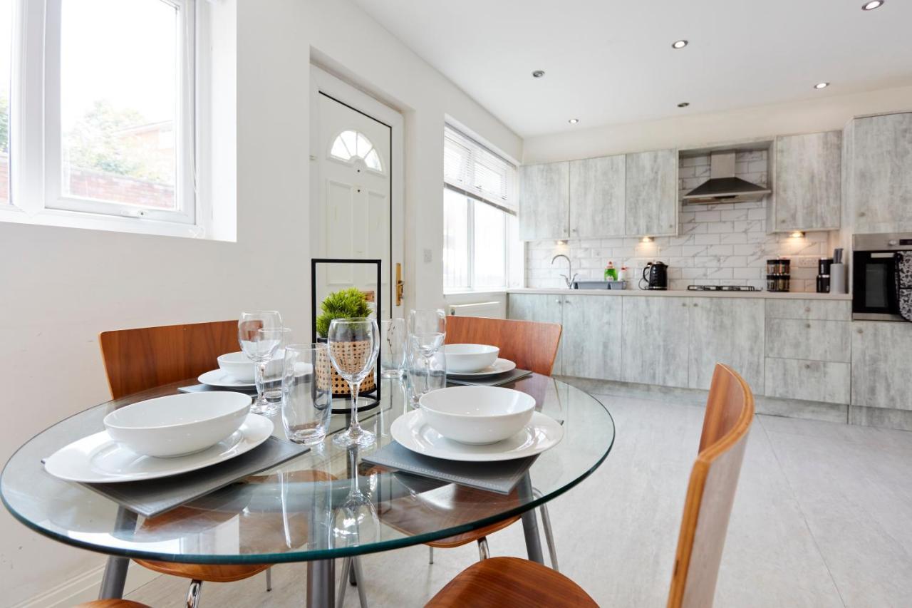 Spacious Home Close To City Centre Location Leeds  Eksteriør bilde